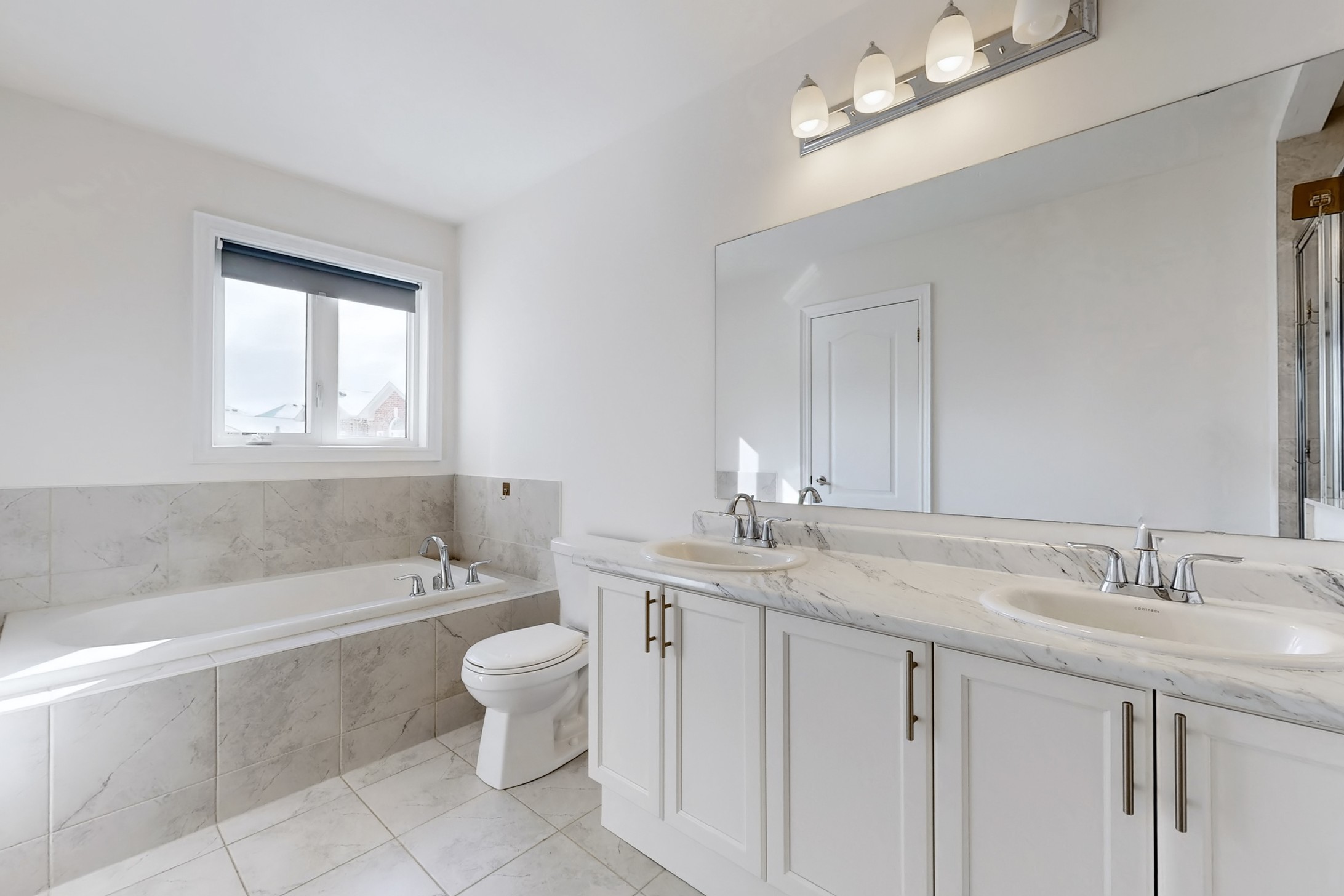 5-piece primary ensuite with soaker tub and double vanity