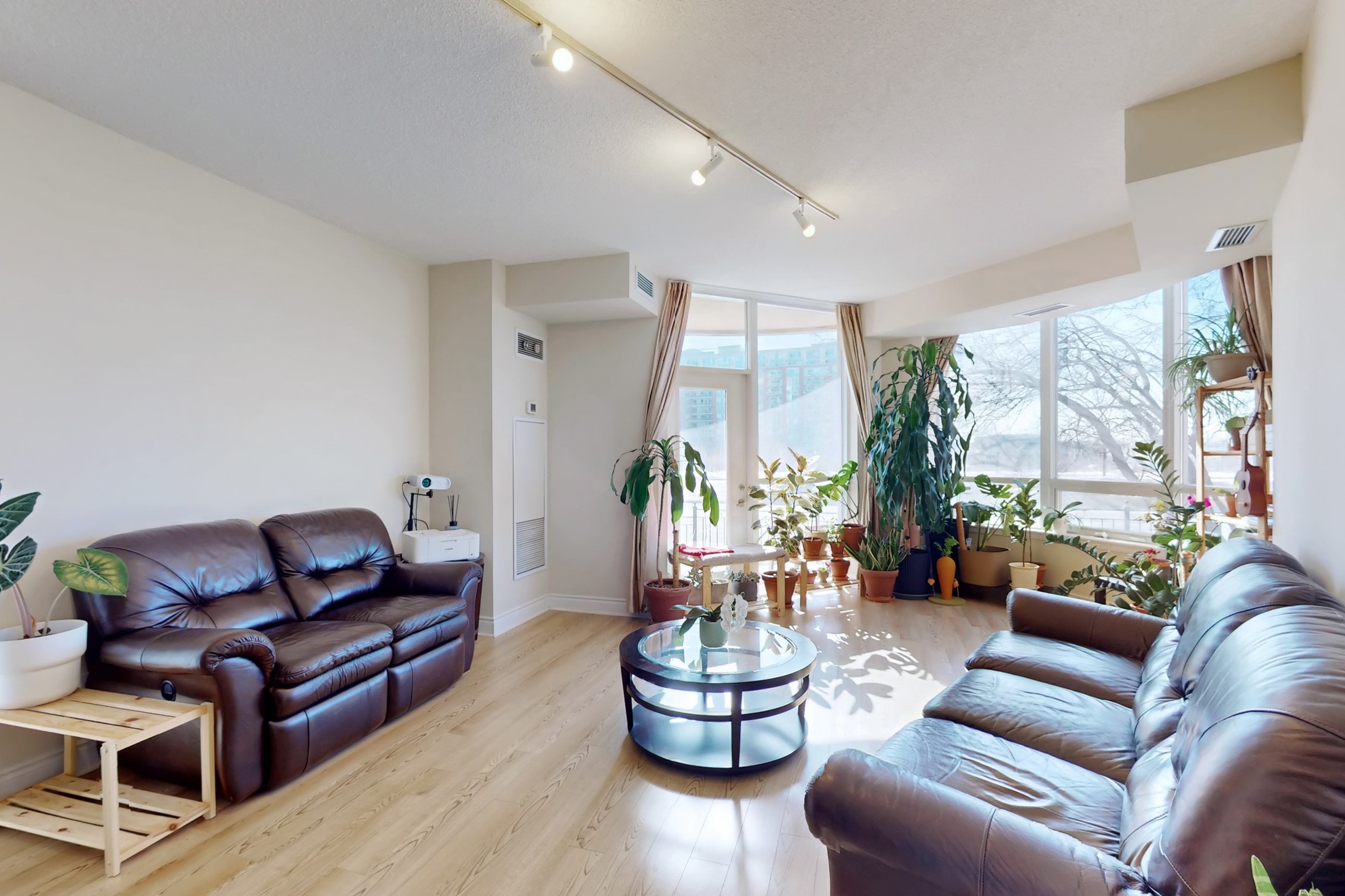 Spacious main floor living room with south exposure