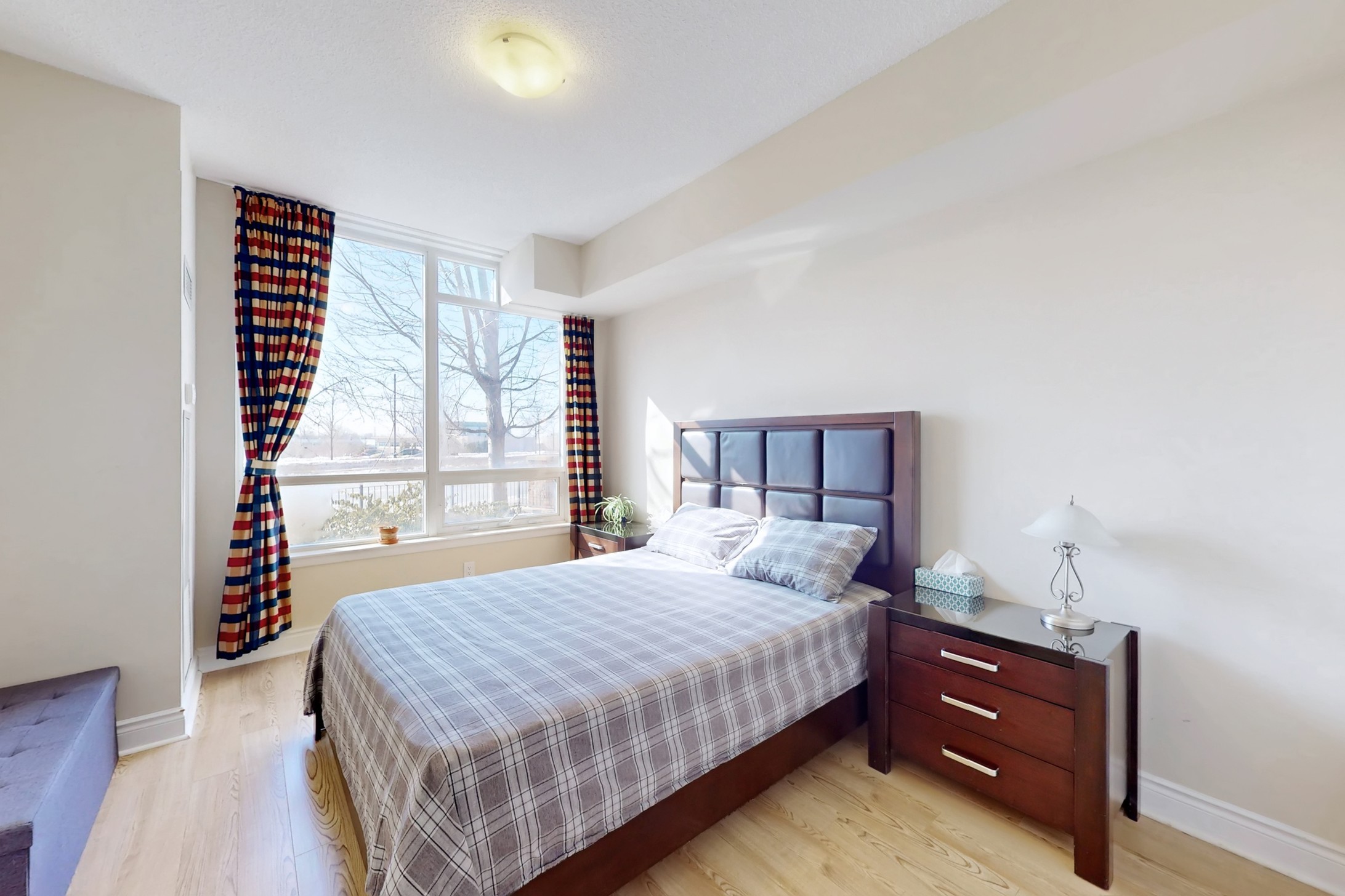Primary bedroom with 5-piece ensuite and walk-in closet
